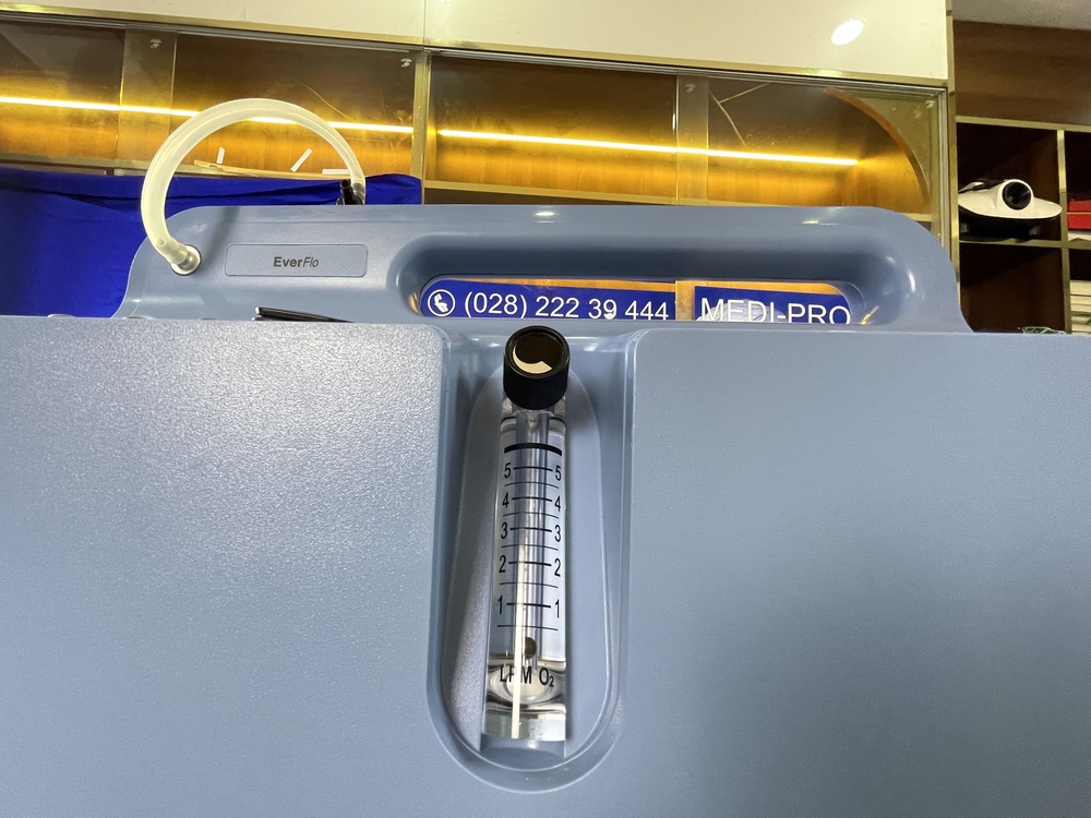 may-tao-oxy-y-te-tai-nha-gia-dinh-5-lit-philips-respironics-everflo-images-1